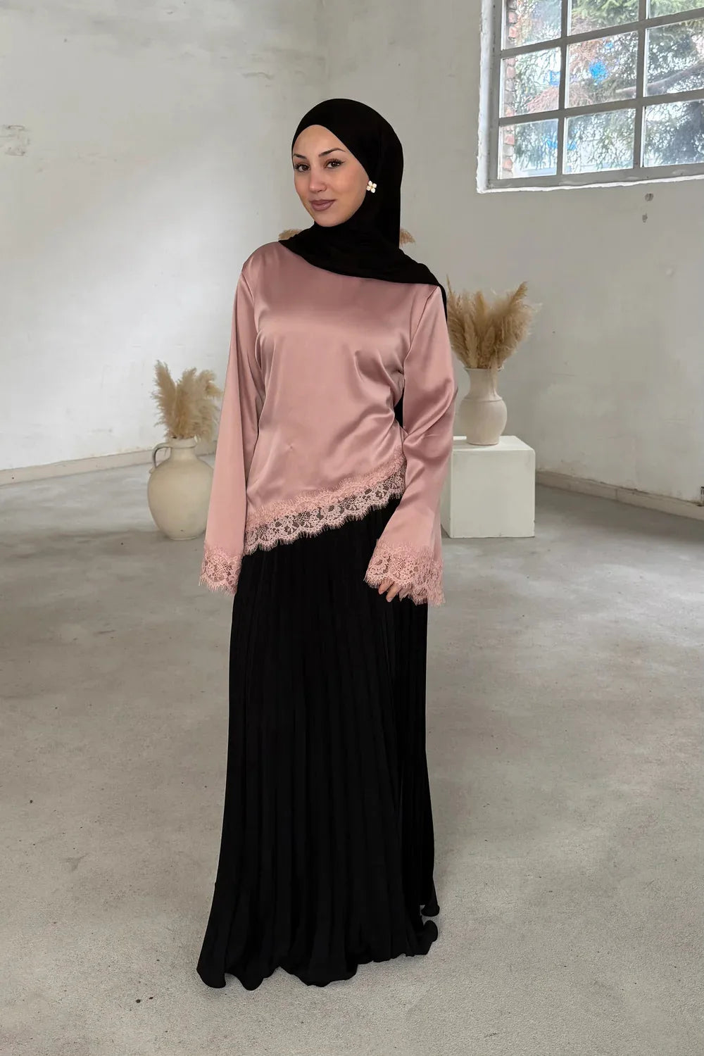 Elegant Satin Lace Patchwork Tops Women 's Slim Belted Waist-cinching O-neck Long Sleeves Female Shirt 2026 Spring Lady Fashion